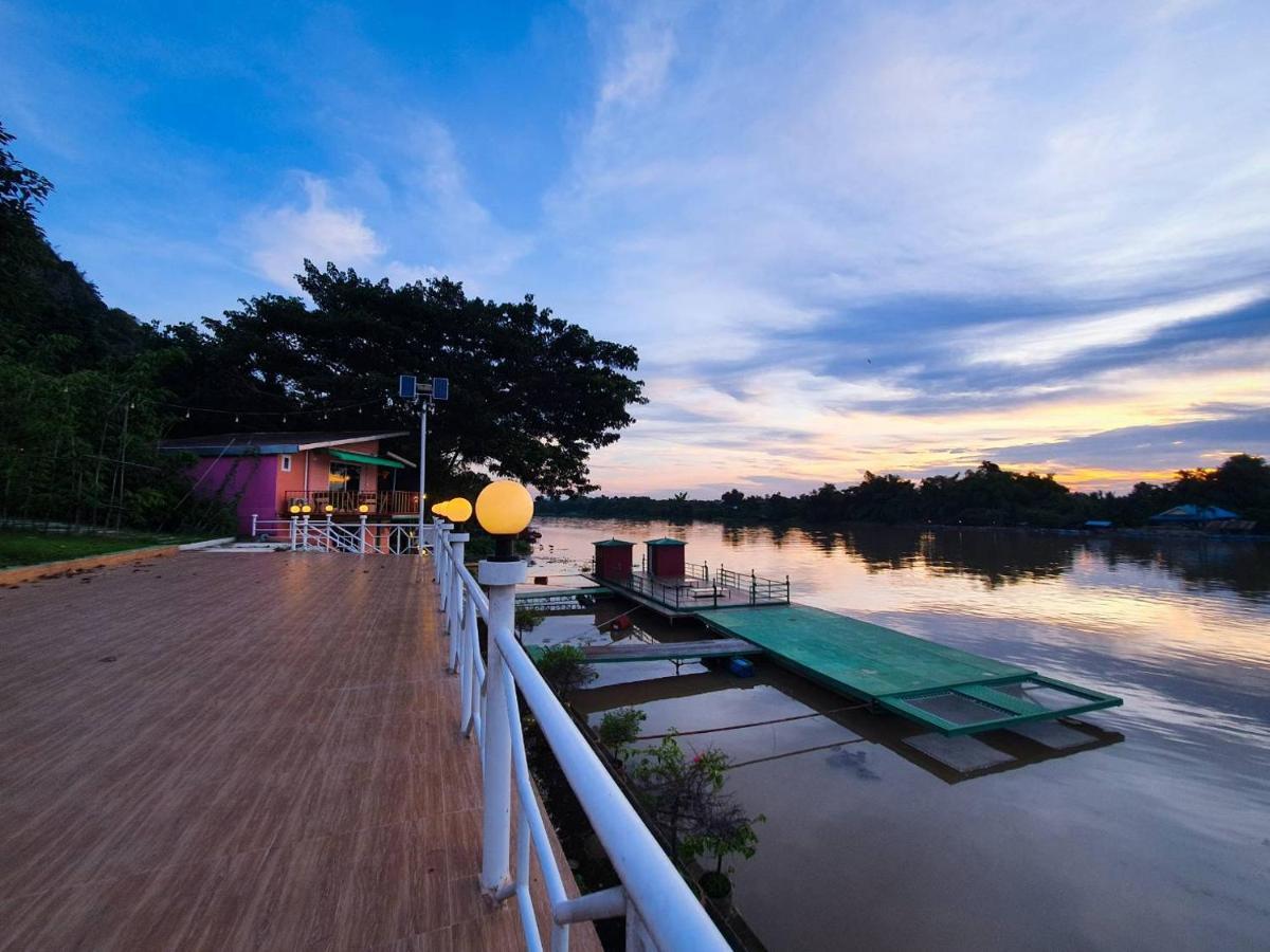 Golden Dragon Kanchanaburi Hotel Exterior foto