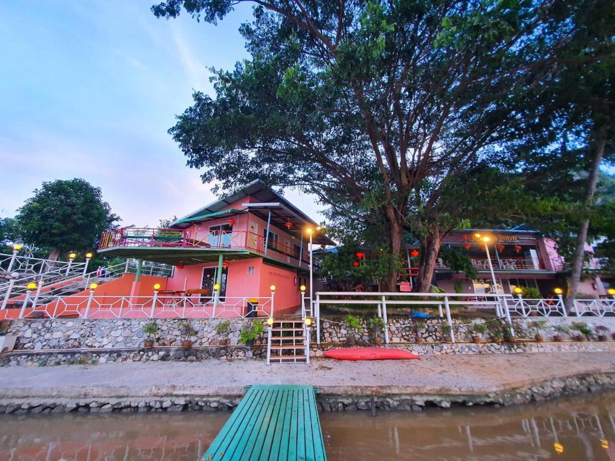 Golden Dragon Kanchanaburi Hotel Exterior foto