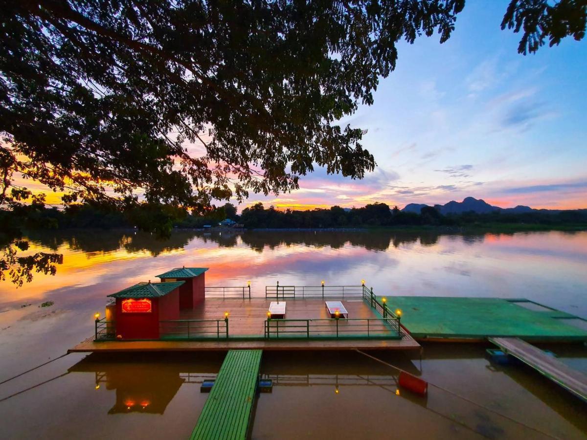 Golden Dragon Kanchanaburi Hotel Exterior foto