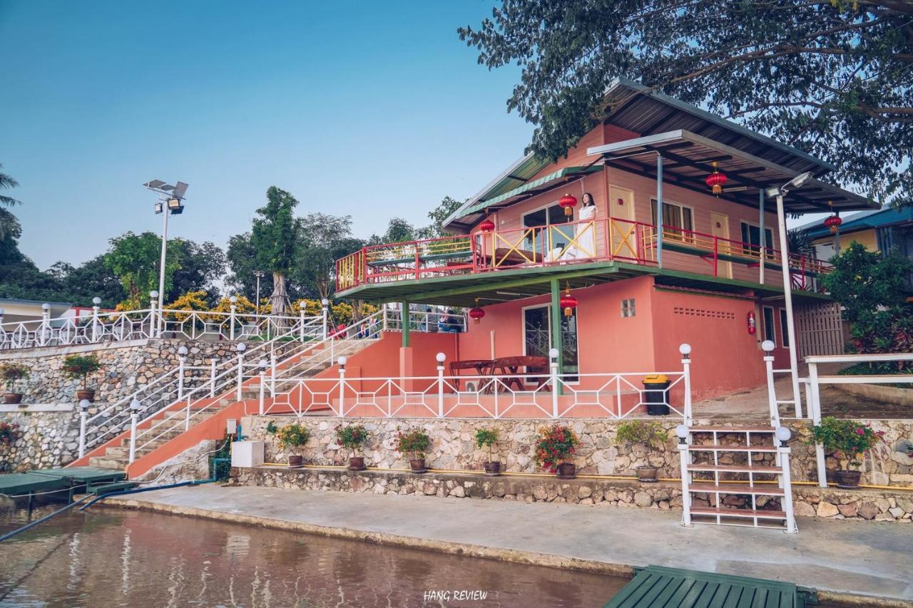 Golden Dragon Kanchanaburi Hotel Exterior foto