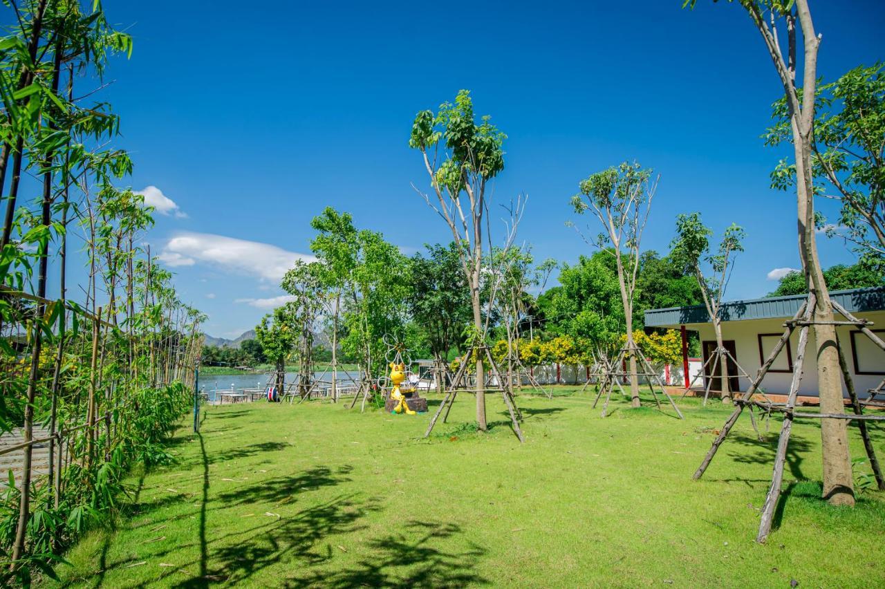 Golden Dragon Kanchanaburi Hotel Exterior foto